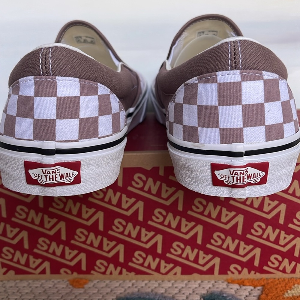 Vans Men’s Classic Slip-On
Color Theory Checkerboard
VN000BVZC9|
Sneakers - Picture 14 of 16